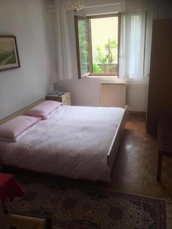 Hostel-Sezanalokev B&B Buitenkant foto