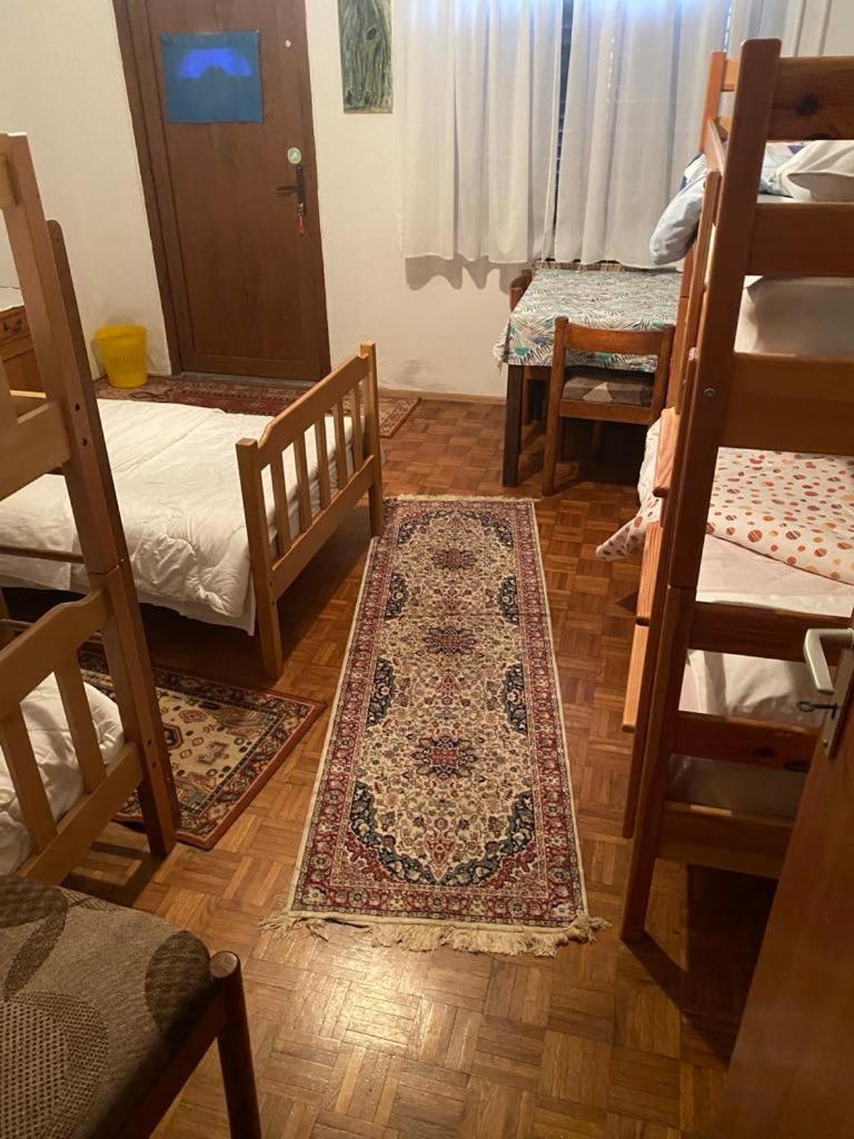 Hostel-Sezanalokev B&B Buitenkant foto