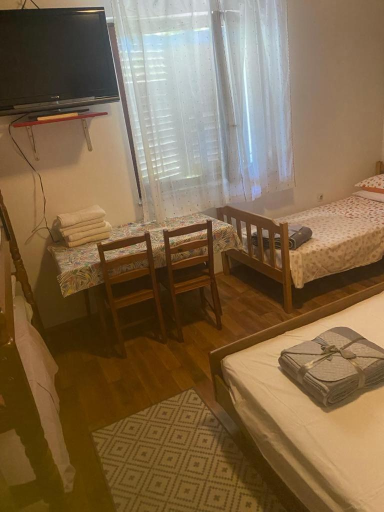 Hostel-Sezanalokev B&B Buitenkant foto